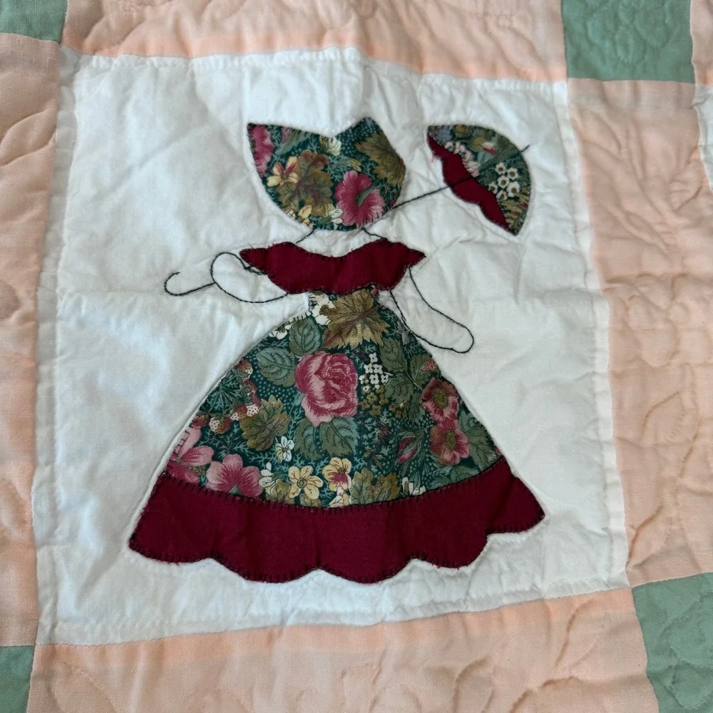Vintage Sunbonnet Sue Applique Quilt Peach Green Floral Nursery Decor 38x38